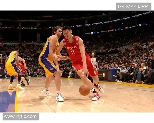 姚明积极投资中国篮球协会推动篮球事业发展助力年轻球员成长