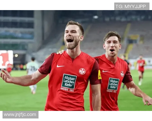 沙尔克04遭逆转，保级形势堪忧，球迷呼吁团结力挽狂澜