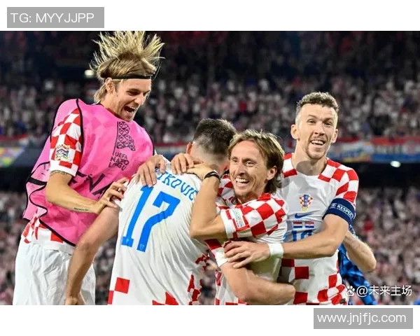 荷兰完胜奥地利，小组赛一胜一负晋级的精彩瞬间